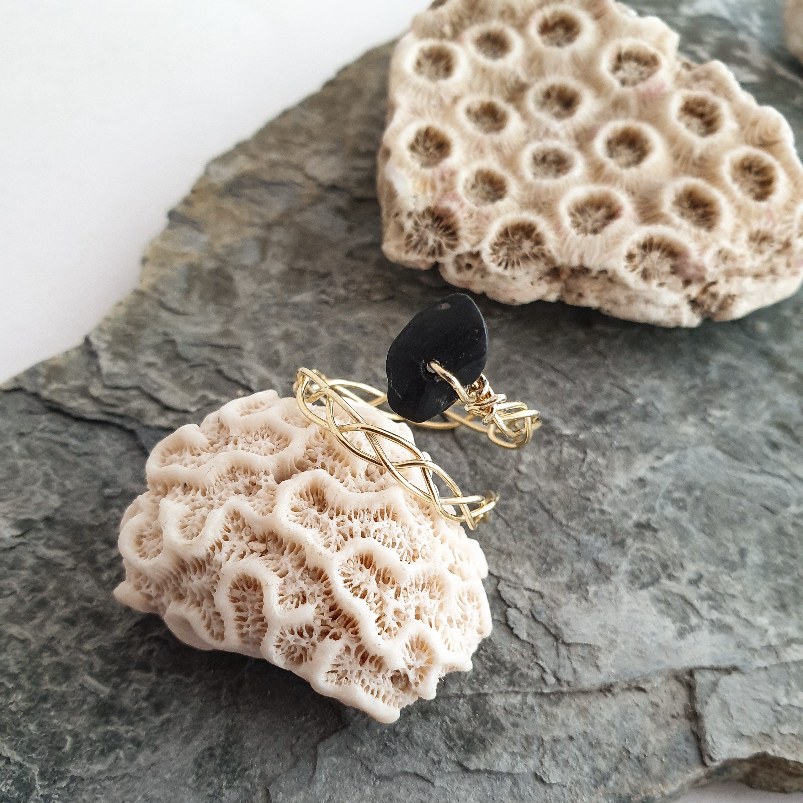 Bague avec galet noir bijoux collection galet pierre bague