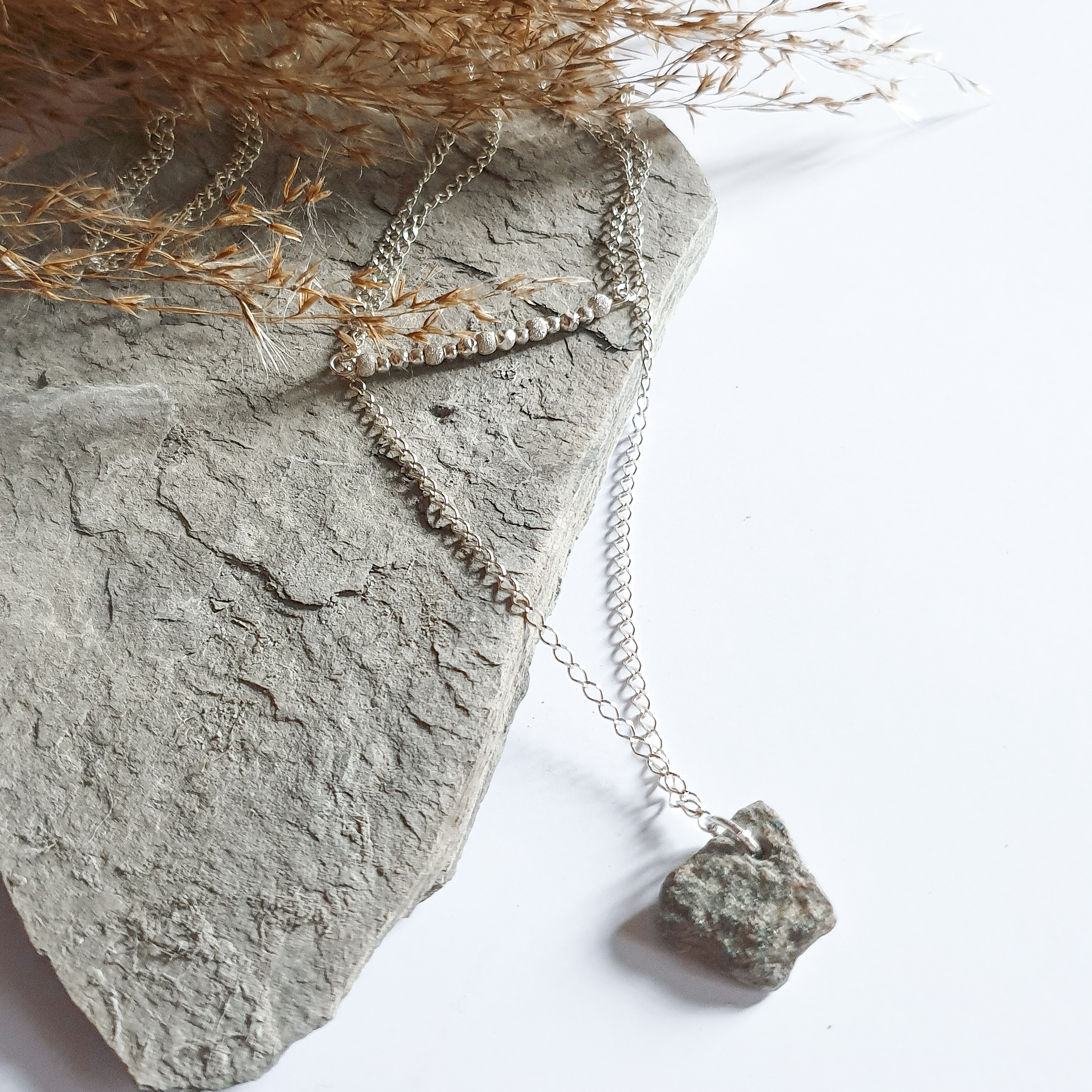 Collier double chaine avec pierre Gournal bijoux collection pierres suisse collier argent